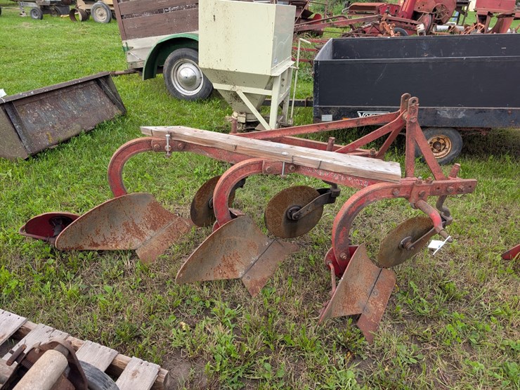 #4062-•-massey-ferguson-mow-board-plow-image-1