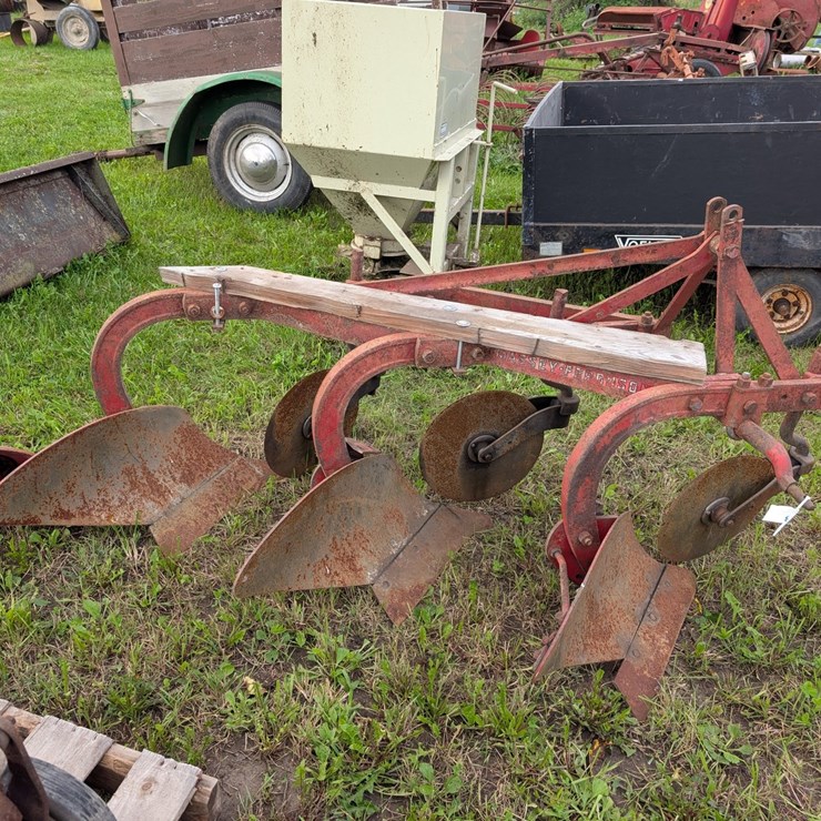 #4062 • Massey Ferguson Mow Board Plow