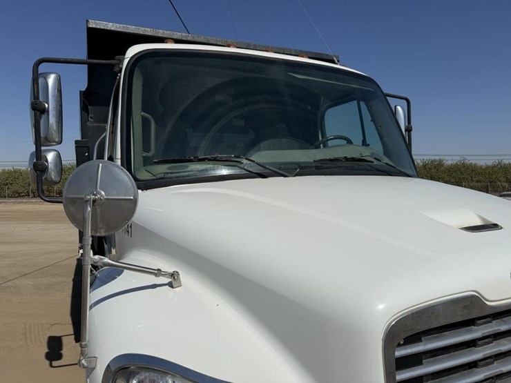 2018-freightliner-m2-dump-truck-image-26
