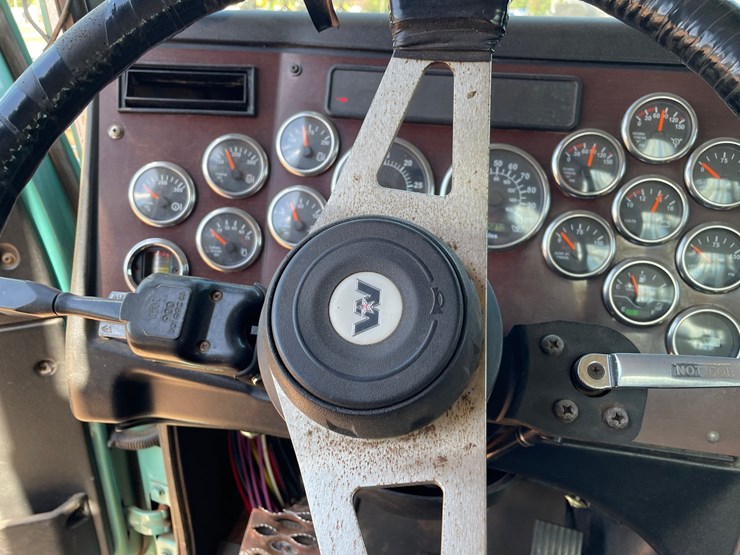 2015-western-star-4900sb-image-86