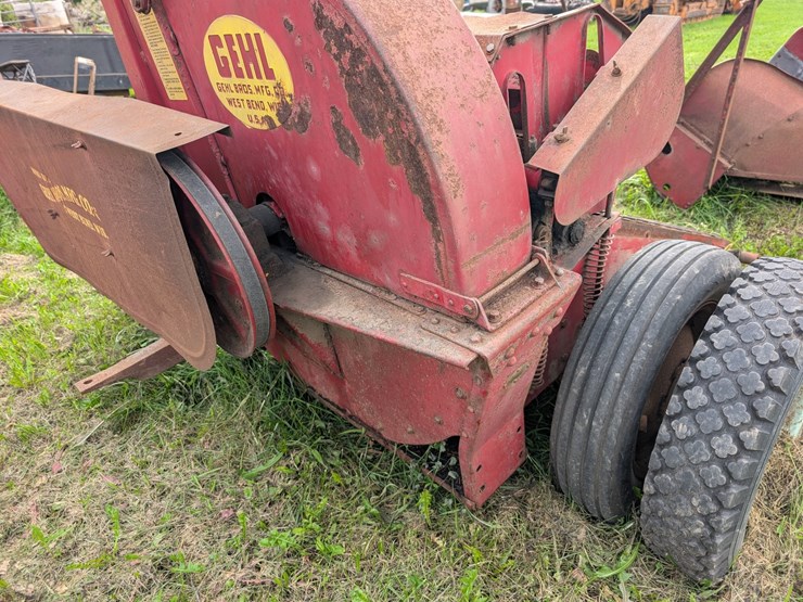 #4050-•-gehl-forage-harvester-image-26