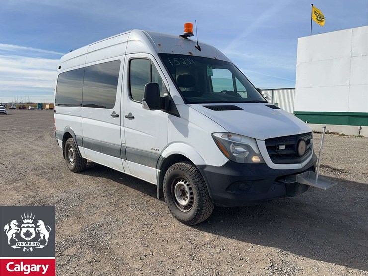 2016-mercedes-benz-sprinter-3500-image-2