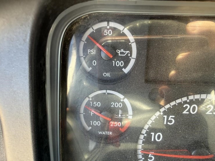 2016-freightliner-mechanics-truck-image-83