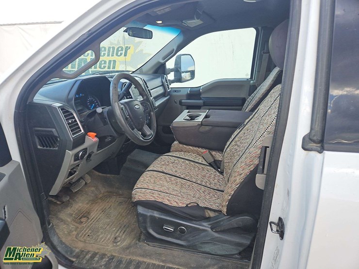 2017-ford-f550-image-13