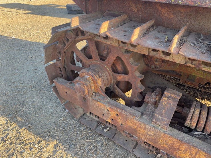 caterpillar-thirty-image-7