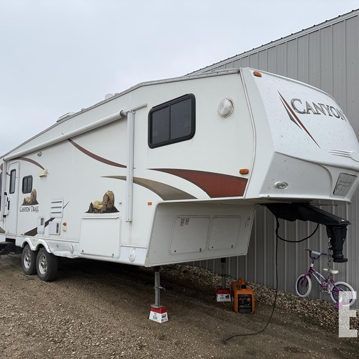 2011 TRAILS WEST 27FT CAMPER