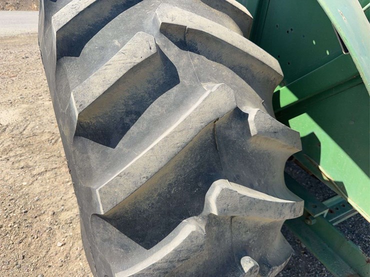 john-deere-820-image-16