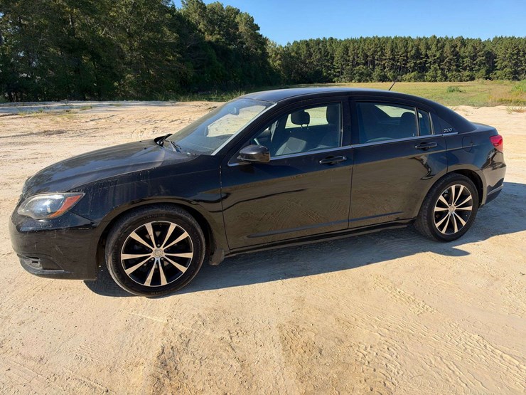 2014-chrysler-200-s-4-door-sedan-(150,748-miles)-image-1