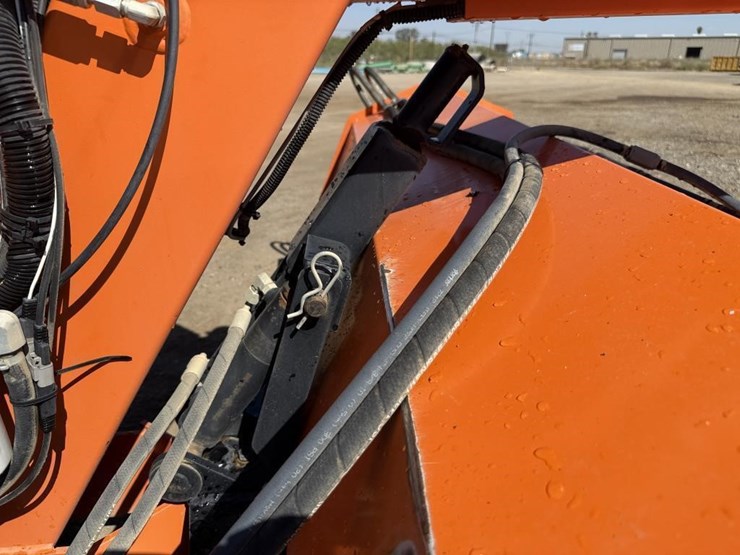lay-mor-sm-300-3-wheel-broom-image-18