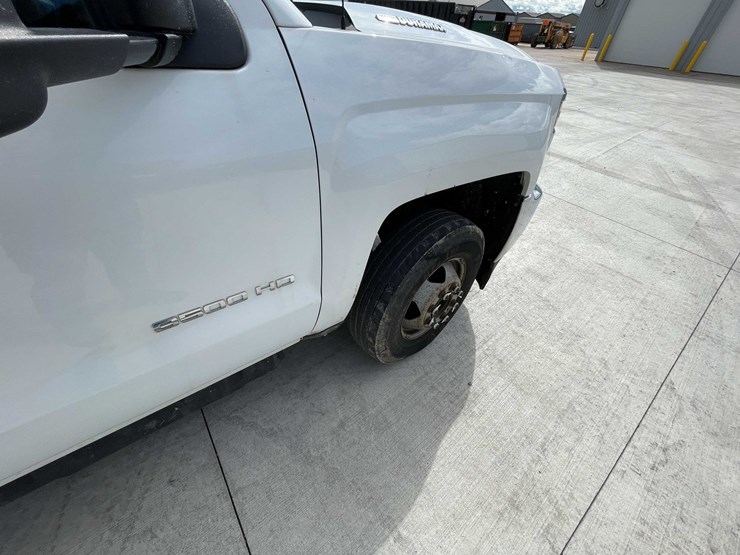 2018-chevrolet-3500-image-50