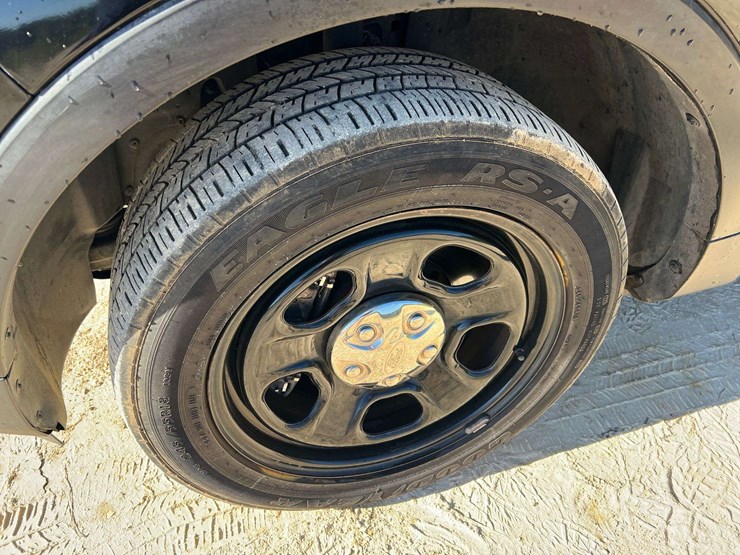 2015-ford-explorer-image-24