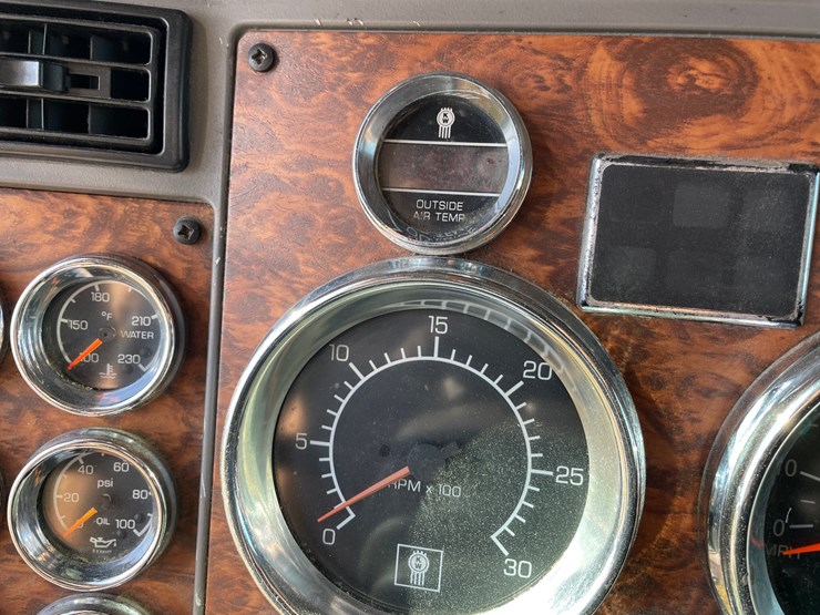 2001-kenworth-w900l-image-94