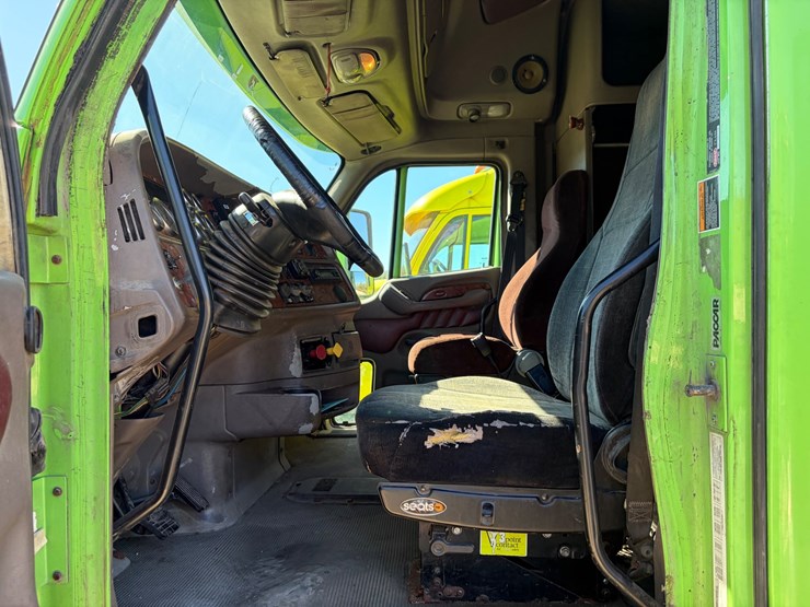 2007-peterbilt-387-image-18