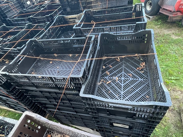 #3219-•-pallet-of-stackable-poly-crates-image-5