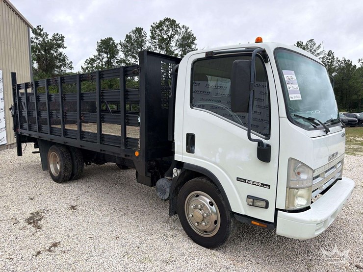 2008-isuzu-npr-image-2