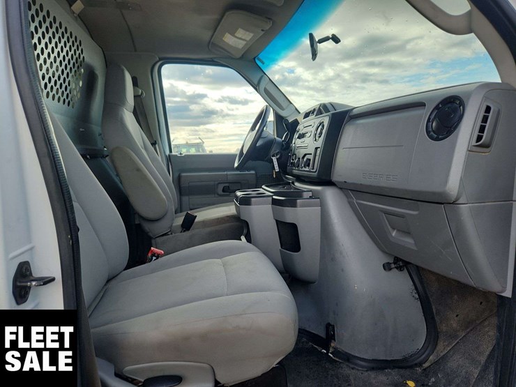 2014-ford-cargo-image-35