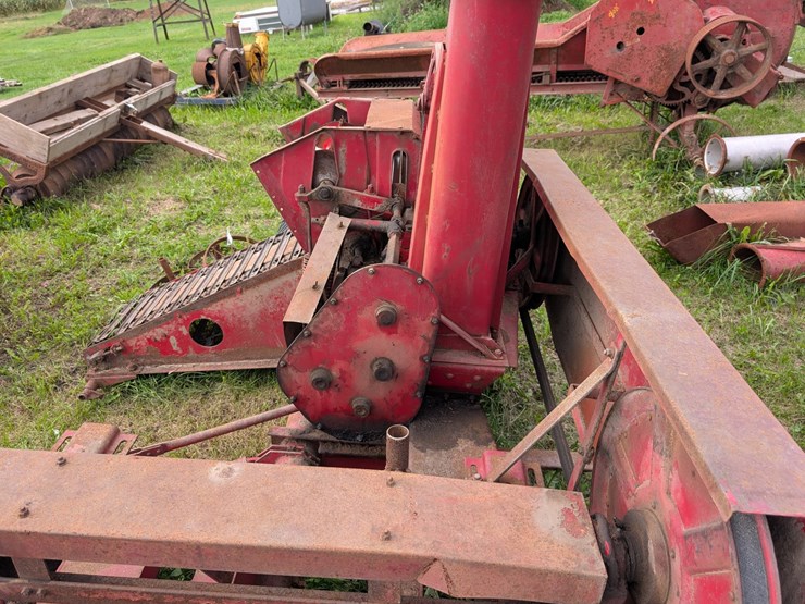#4050-•-gehl-forage-harvester-image-12