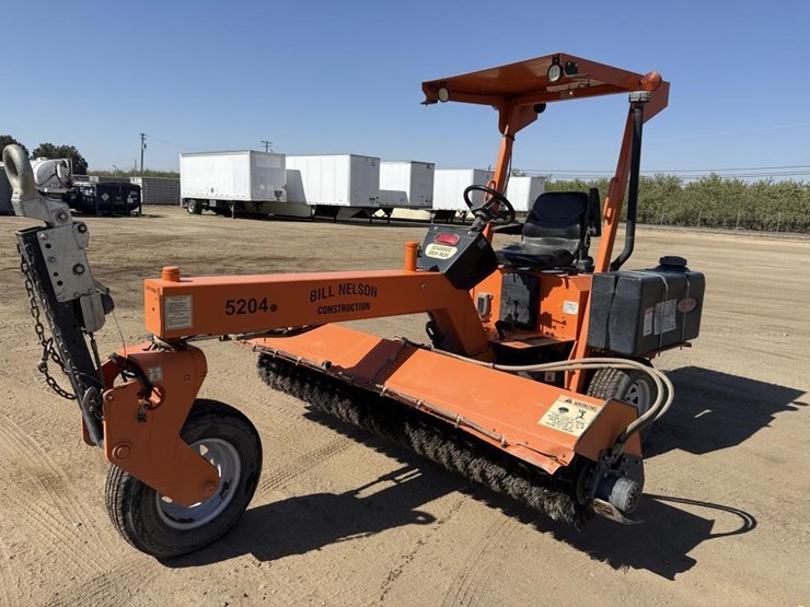 lay-mor-sm-300-3-wheel-broom-image-1