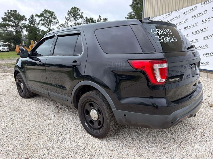 2017-ford-explorer-image-3