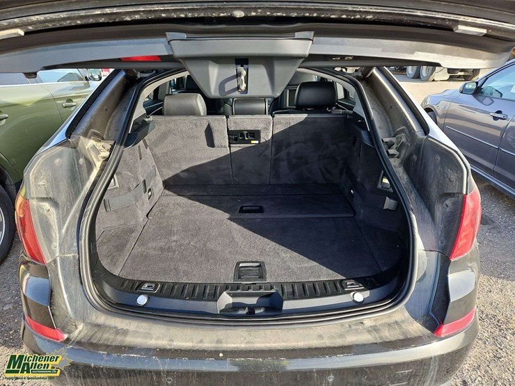 2013-bmw-5-series-550i-gt-xdrive-4dr-sedan-image-31