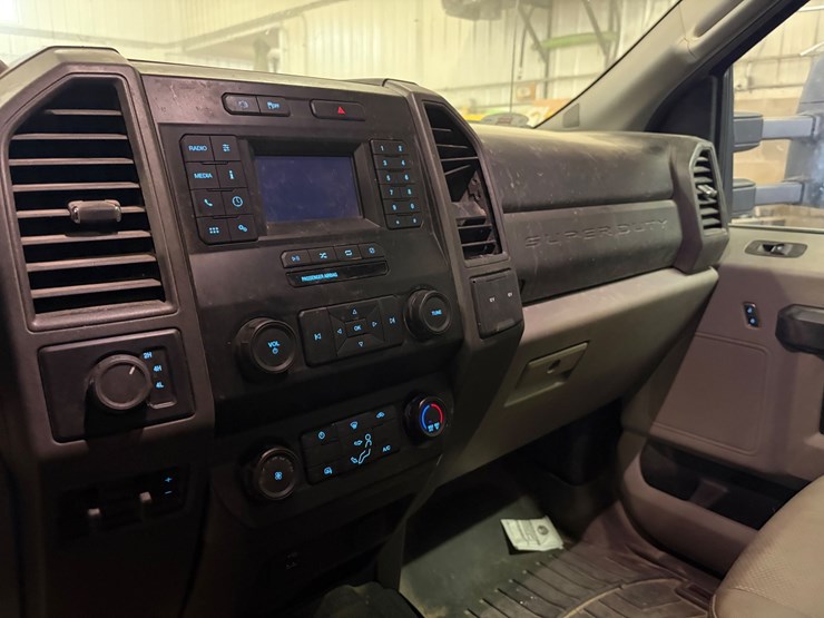 2020-ford-f550-xl-image-14