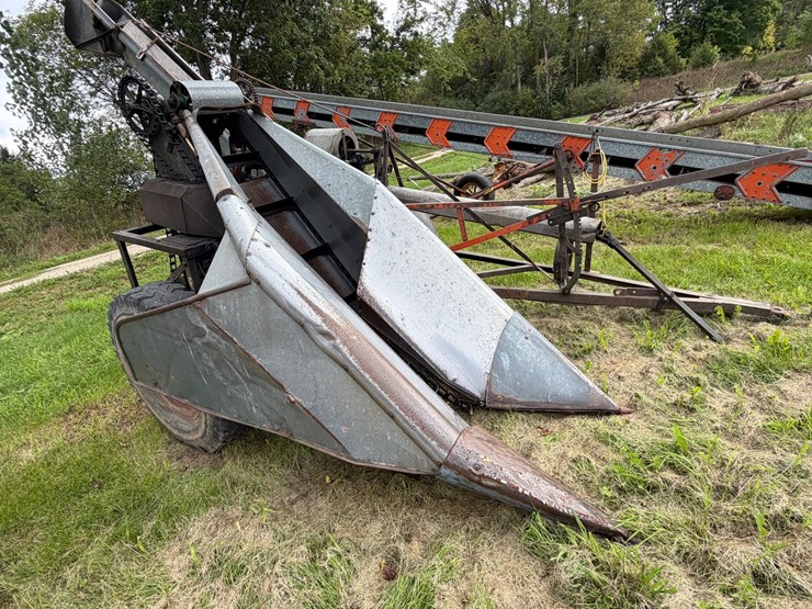 #4011-•-new-idea-corn-picker-image-3