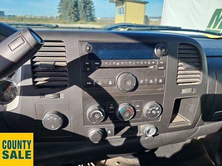2011-chevrolet-silverado-2500hd-image-19