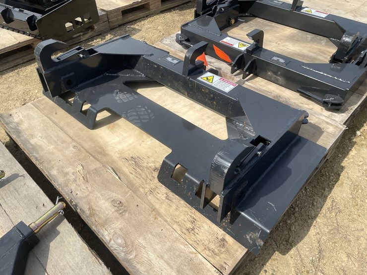 #2040-•-wolverine-skid-steer-quick-tach-rapid-hook-adapter-mount-image-1