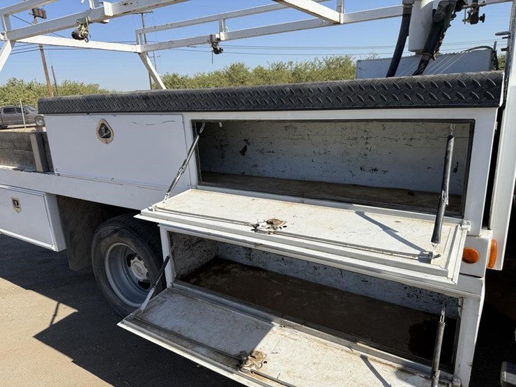 2025-chevrolet-3500-image-43