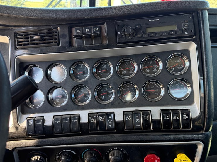 #1728-•-2012-kenworth-day-cab-truck-tractor-image-51