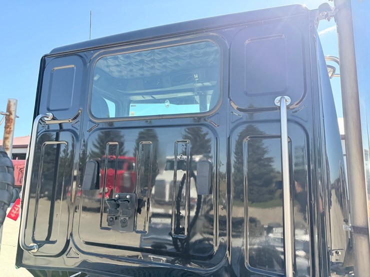 #1727-•-2020-western-star-day-cab-truck-tractor-image-28