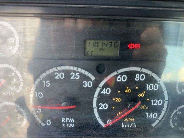 2003-freightliner-columbia-120-image-37