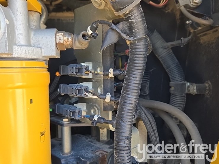 2020-komatsu-d39px-24-image-40