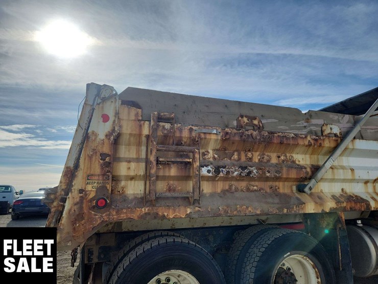 2018-freightliner-m2-106-image-27