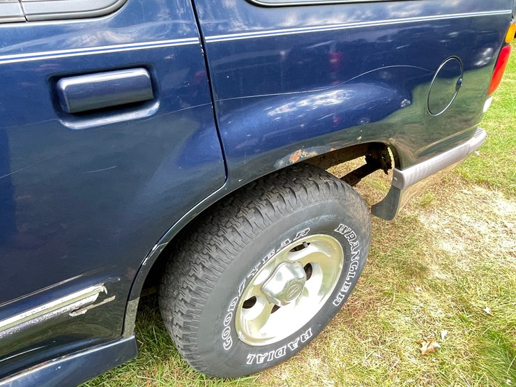 1997-ford-explorer-xlt-image-22
