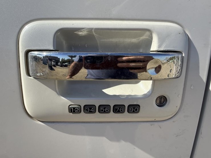 2010-ford-f150-platinum-image-27