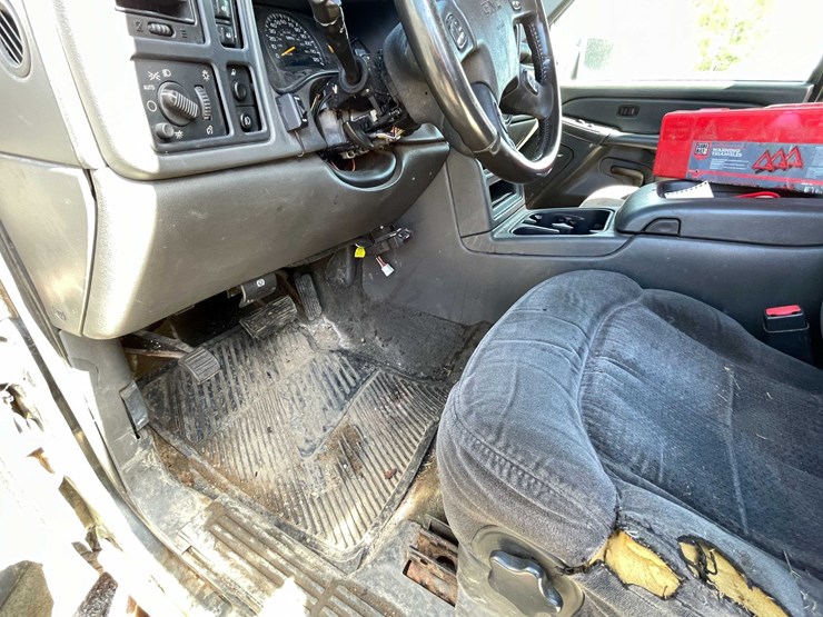 2004-gmc-2500hd-image-47