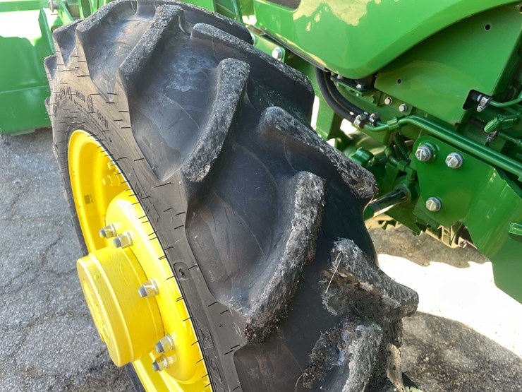 2024-john-deere-5075e-image-34