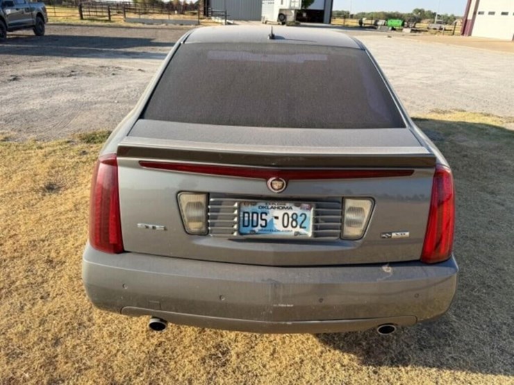 2005-cadillac-sts-car-image-5