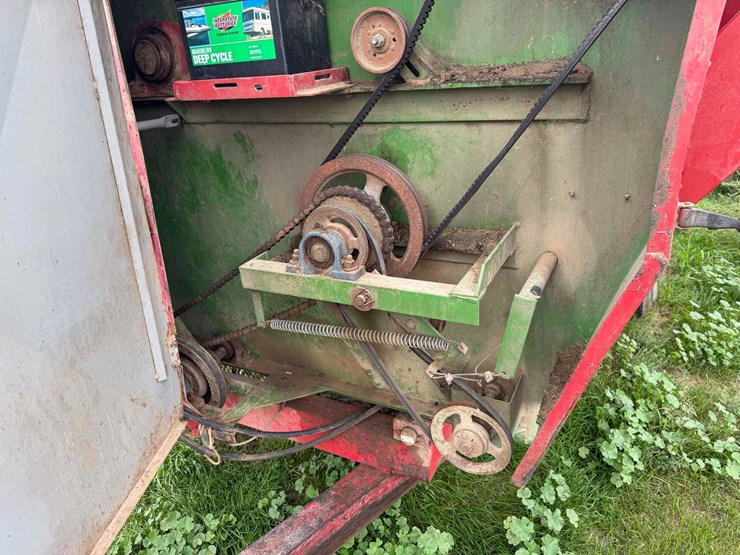 farm-aid-feed-wagon-image-10