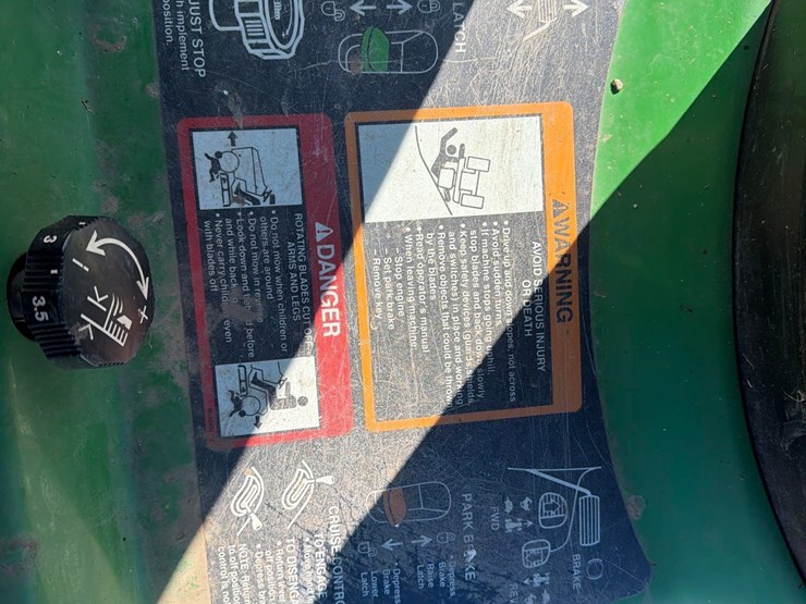 john-deere-245-image-11