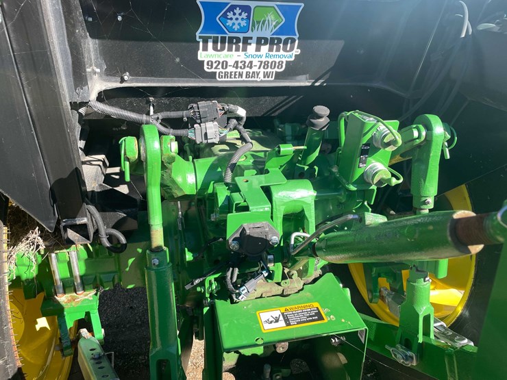 2024-john-deere-5075e-image-30