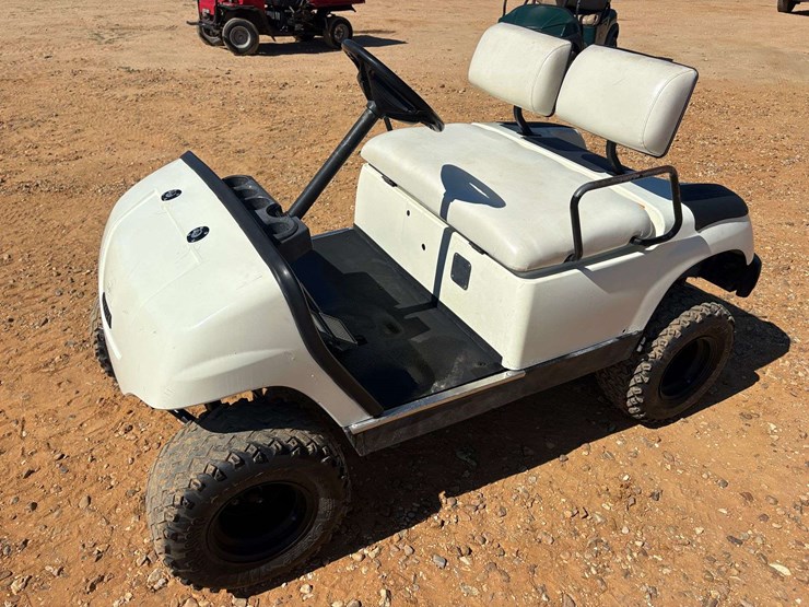 2002-yamaha-2-seater-golf-cart-image-1