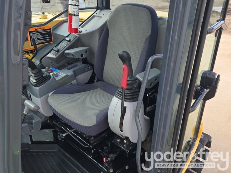 2020-deere-85g-image-62