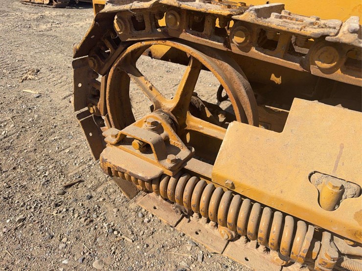 caterpillar-15-image-12