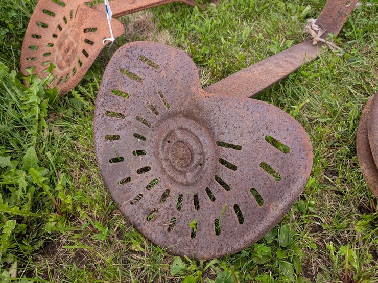 #4057-•-vintage-metal-tractor-seats-image-2