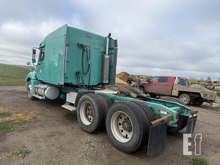 2002-freightliner-image-3