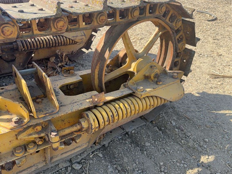 caterpillar-fifteen-image-14