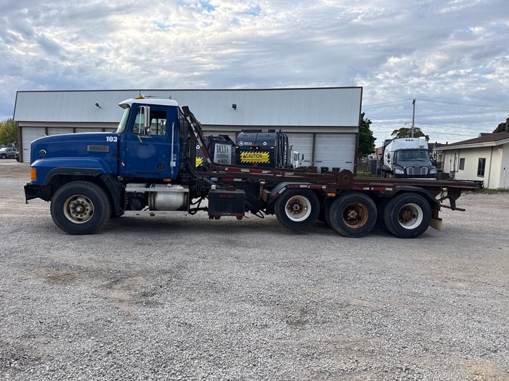 1997-mack-cl713-image-2