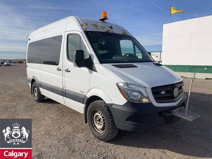 2016-mercedes-benz-sprinter-3500-image-2